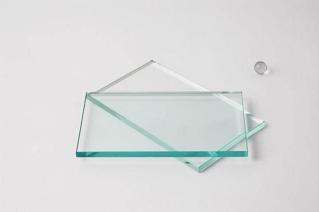 Clear float glass